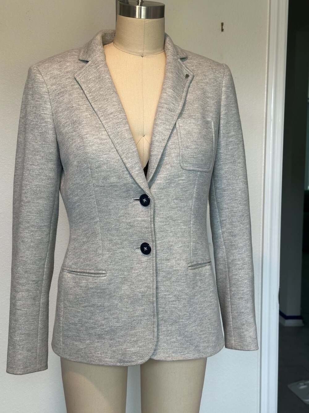 Tommy Hilfiger Women's Gray Knit Blazer with Elbow Patches size 4